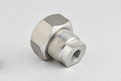 Aluminum hardware_8819